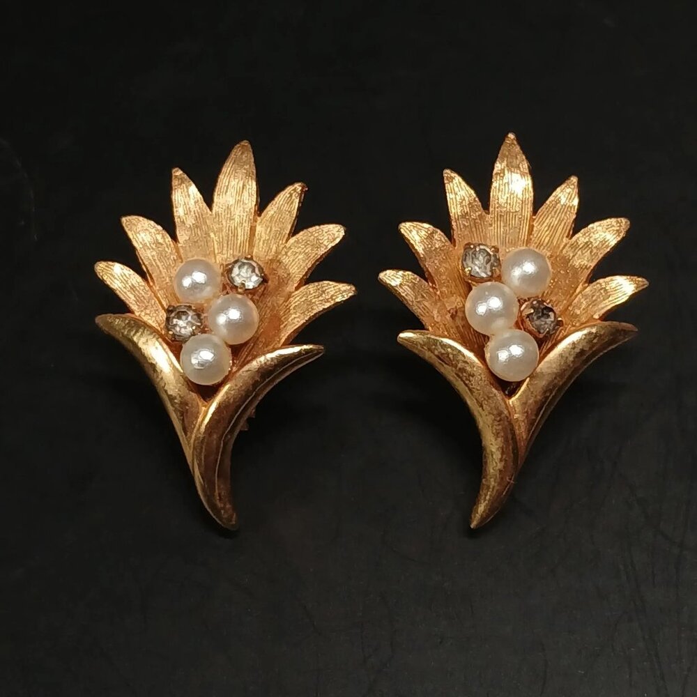 Corocraft Gold Clip-On Earrings Faux Pearls Rhinestones Leaf 1” 7.1g Midcentury